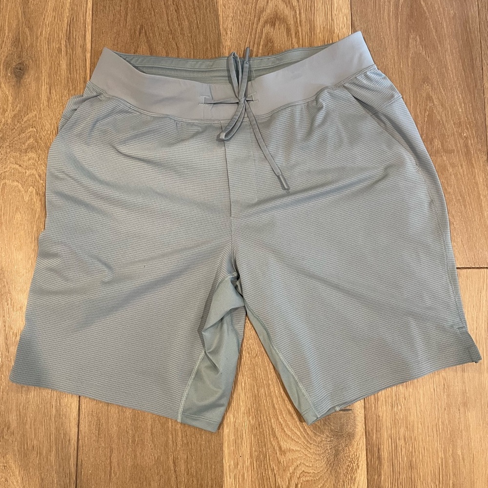 Men’s Lululemon T.H.E. Short with liner L